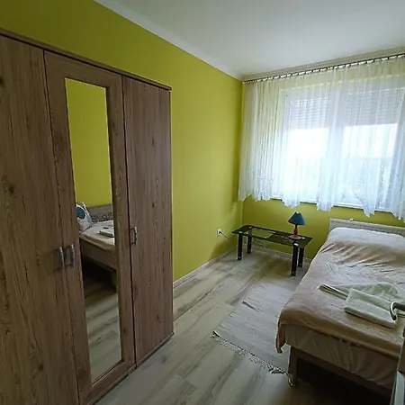 Anzsi Apartment