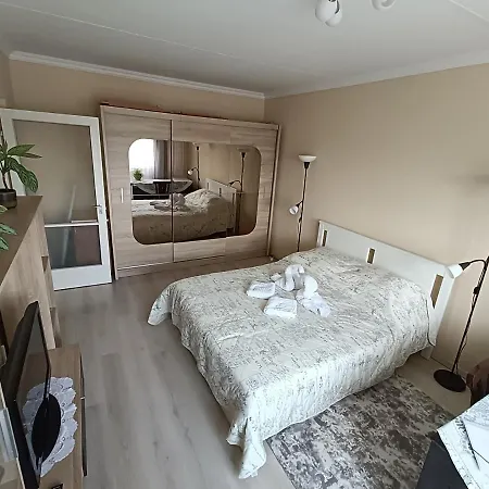 Anzsi Apartment *