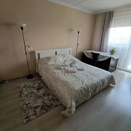 Anzsi Apartment